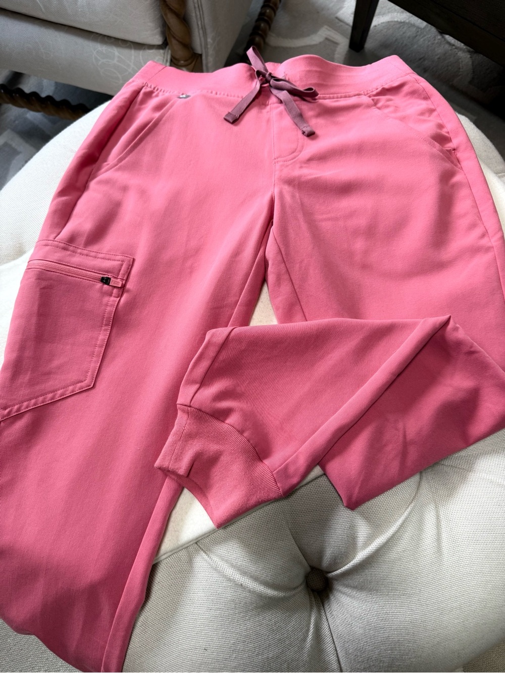 Figs Women’s Pink Drawstring Jogger Scrubs/Pants XS Clean smoke & pet free home